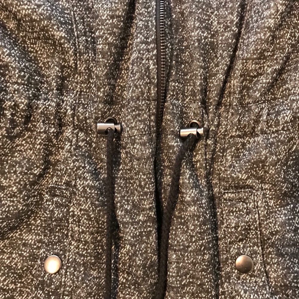 🎉 SOLD 🎉 Beautiful and warm winter jacket - Picture 3 of 3